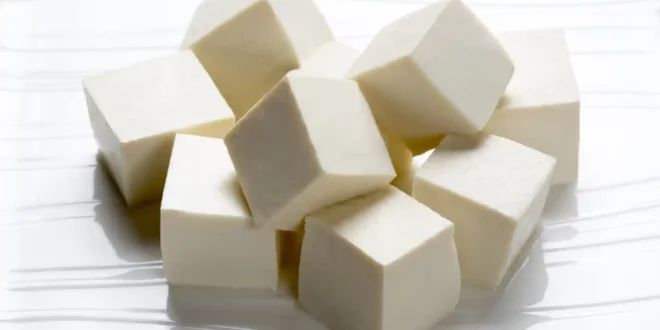 Geschnittener Tofu vor dem Einfrieren